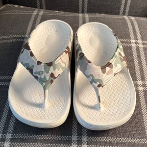 Women's Camouflage Flip Flops